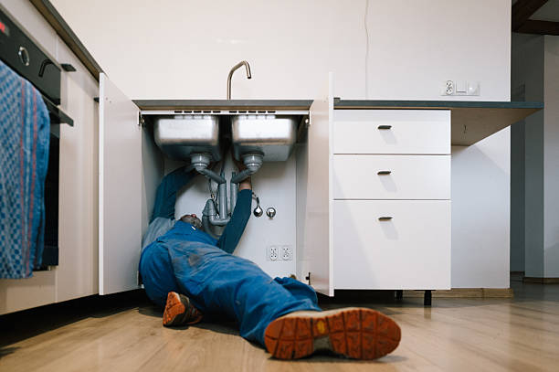 Professional Emergency Plumber technician working in Benton, LA
